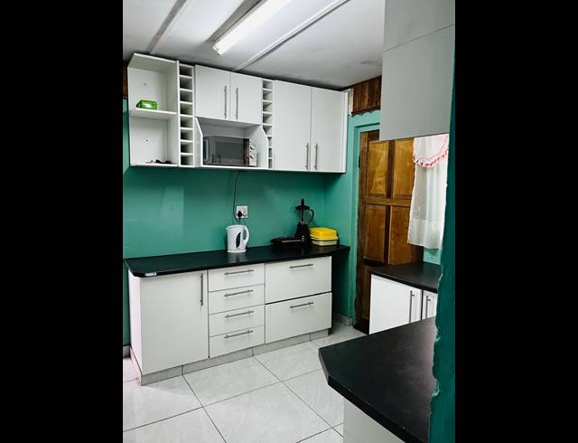 4.5 BEDROOM HOUSE FOR SALE IN UMLAZI BB